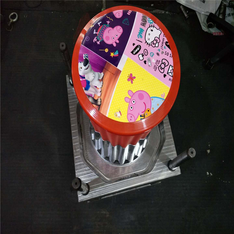 個(gè)性水杯模具及產(chǎn)品